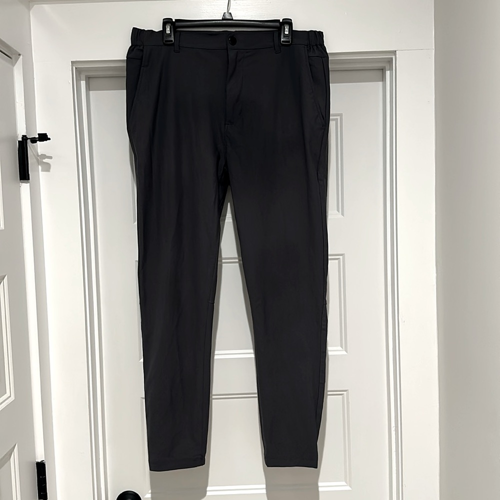 Cuts AO Jogger NWOT
